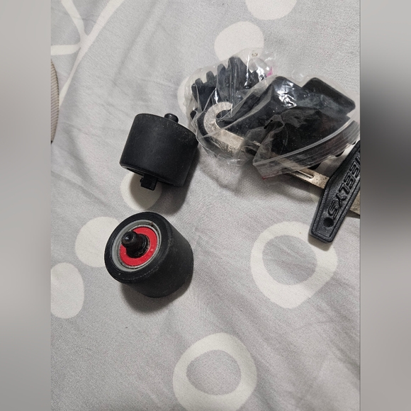 Heelys Sz 1 EUC - Picture 3 of 5